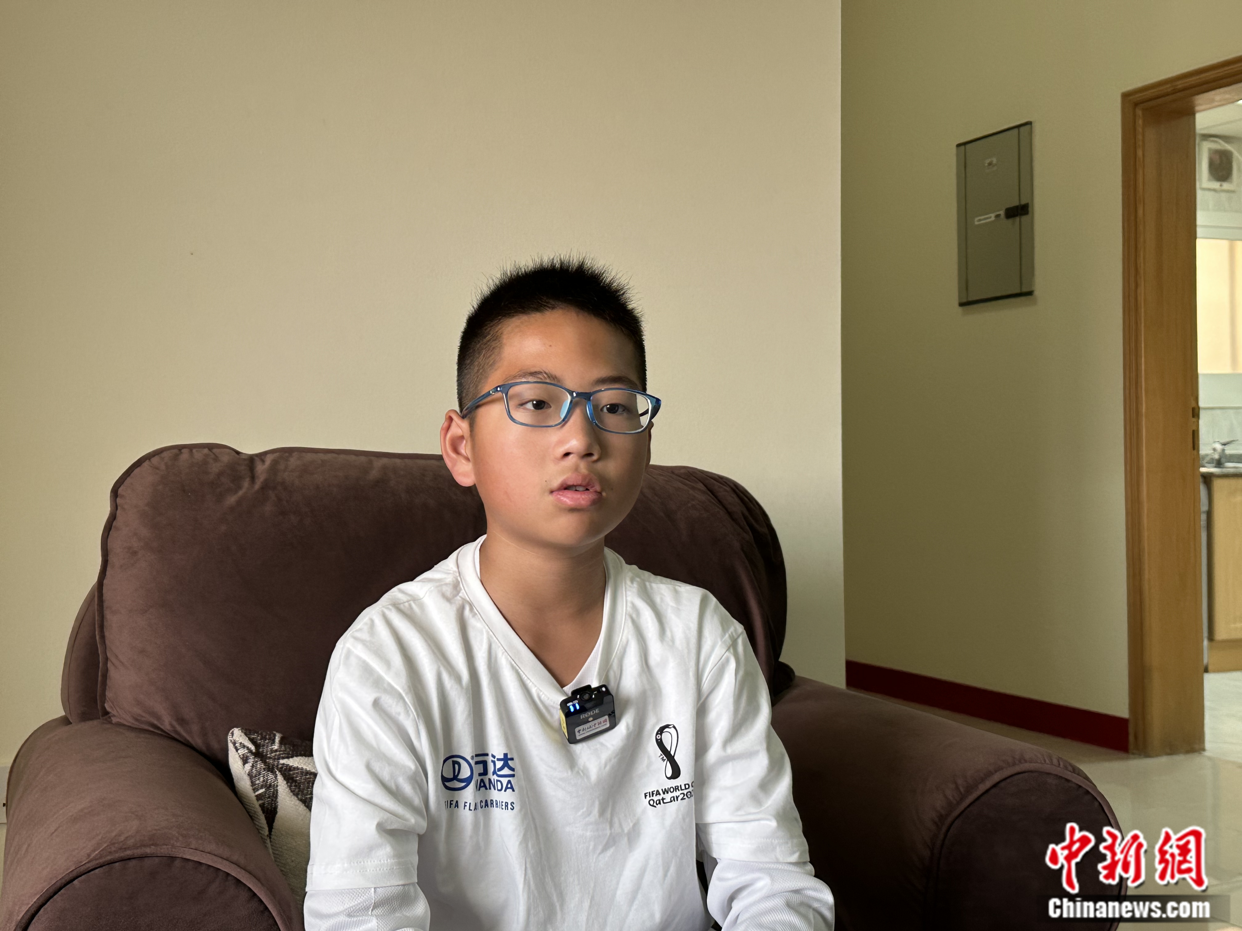 12岁足球少年金粲璨亮相卡塔尔世界杯决赛 用护