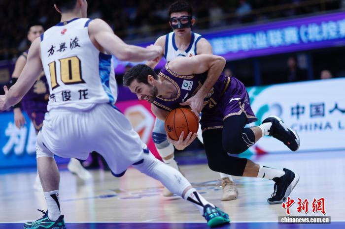 北控主场惨败广厦终结7连胜 朱松玮伤退