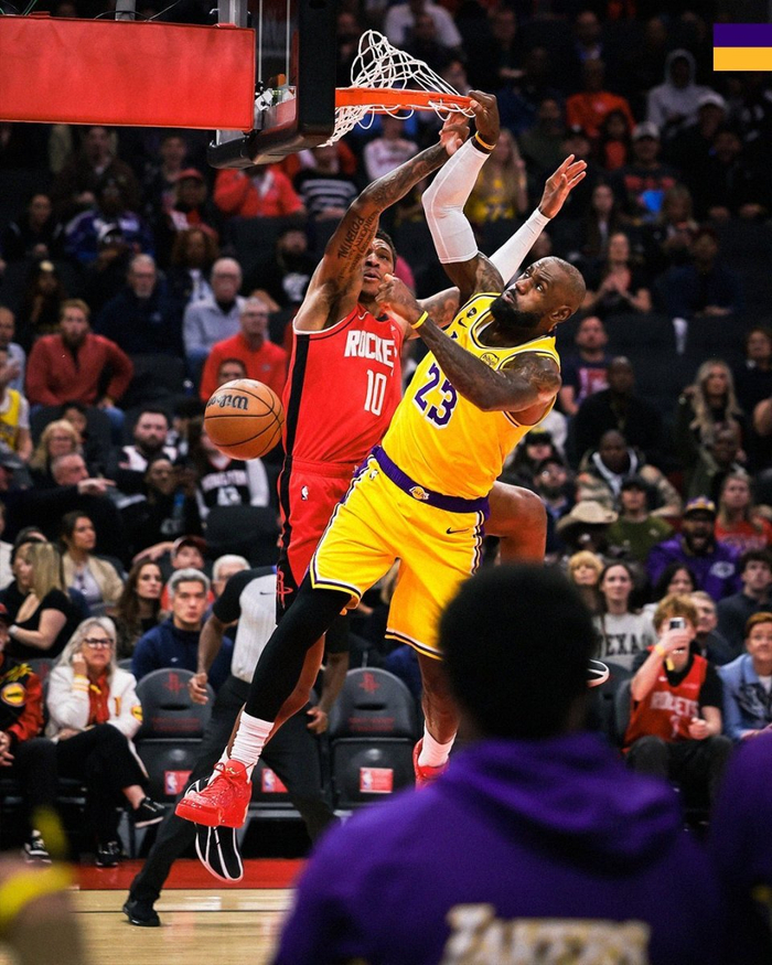 勒布朗-詹姆斯暴力隔扣火箭新星展现巅峰状态