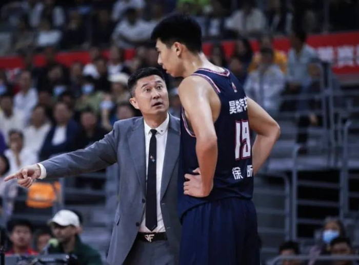 徐昕逆袭成NBA新星，杜峰培养模式引争议