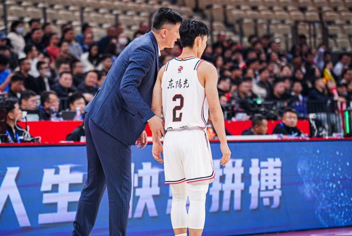 徐昕逆袭成NBA新星，杜峰培养模式引争议