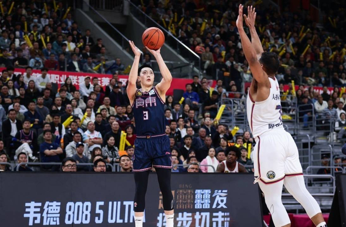 徐昕逆袭成NBA新星，杜峰培养模式引争议