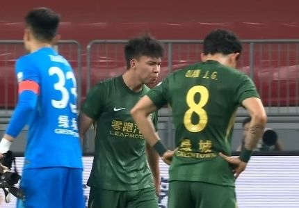 19岁国足新星王钰栋客场遭黄牌警告 赛后怒骂队