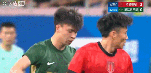 19岁国足新星王钰栋客场遭黄牌警告 赛后怒骂队