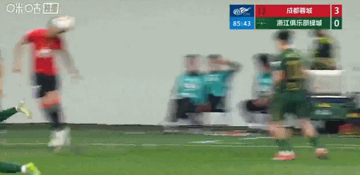 19岁国足新星王钰栋客场遭黄牌警告 赛后怒骂队